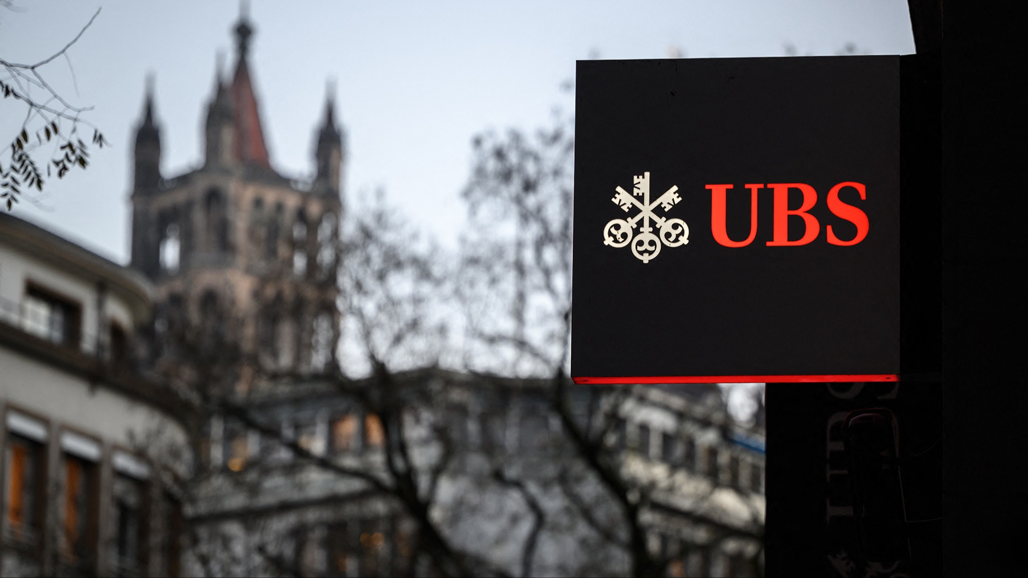 UBS beats expectations with $1.2bn Q4 profit; Lloyds plans to increase ...