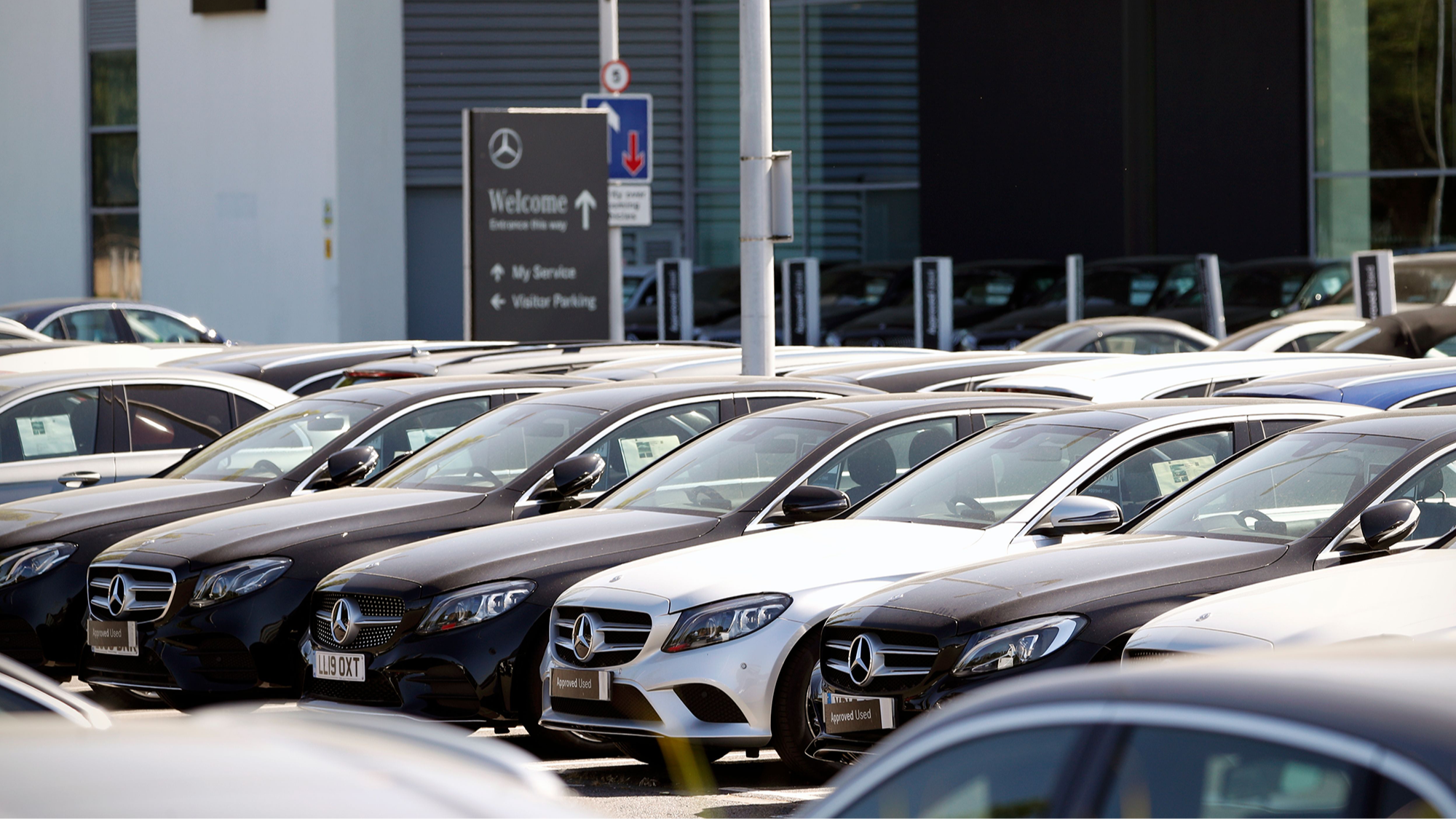 UK court rules against banks in motor finance case