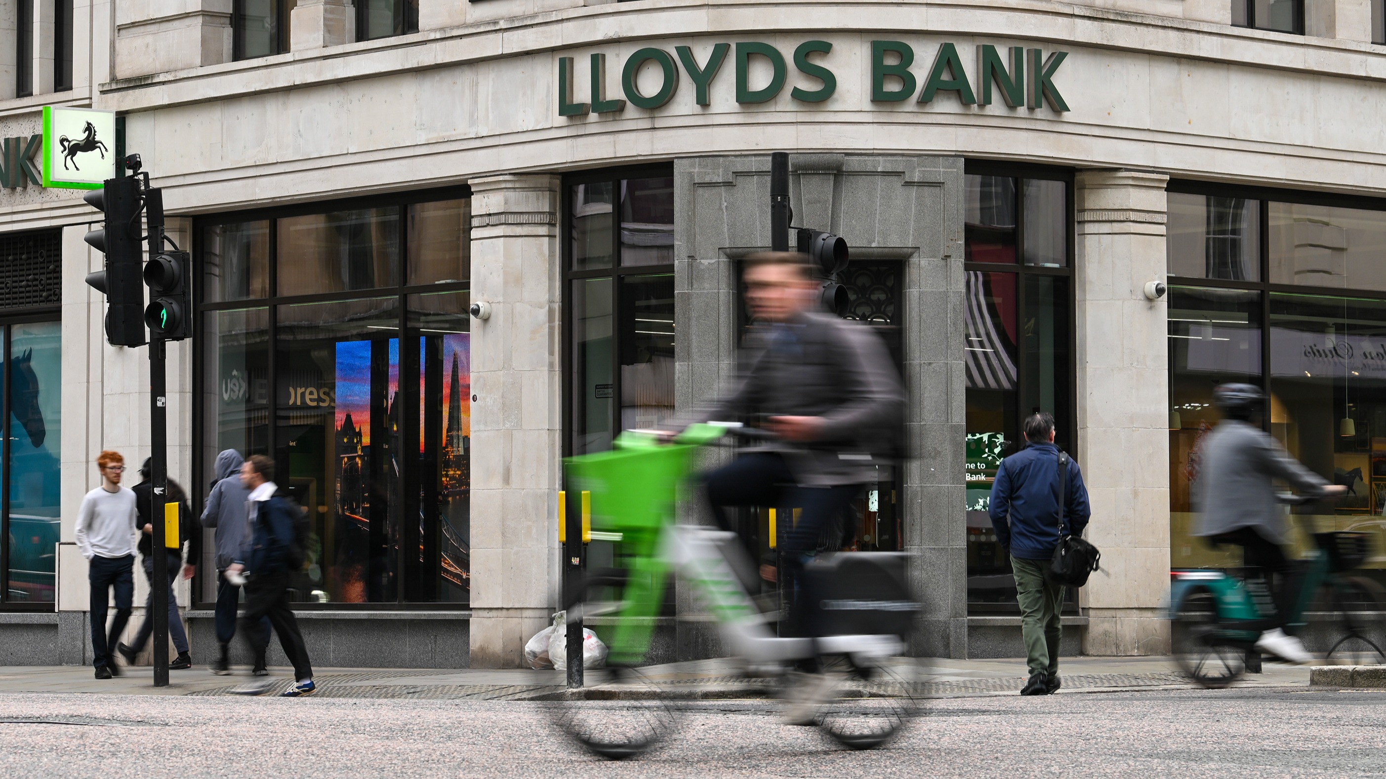 Lloyds goes all in on AI despite graduate pipeline warnings - The Banker