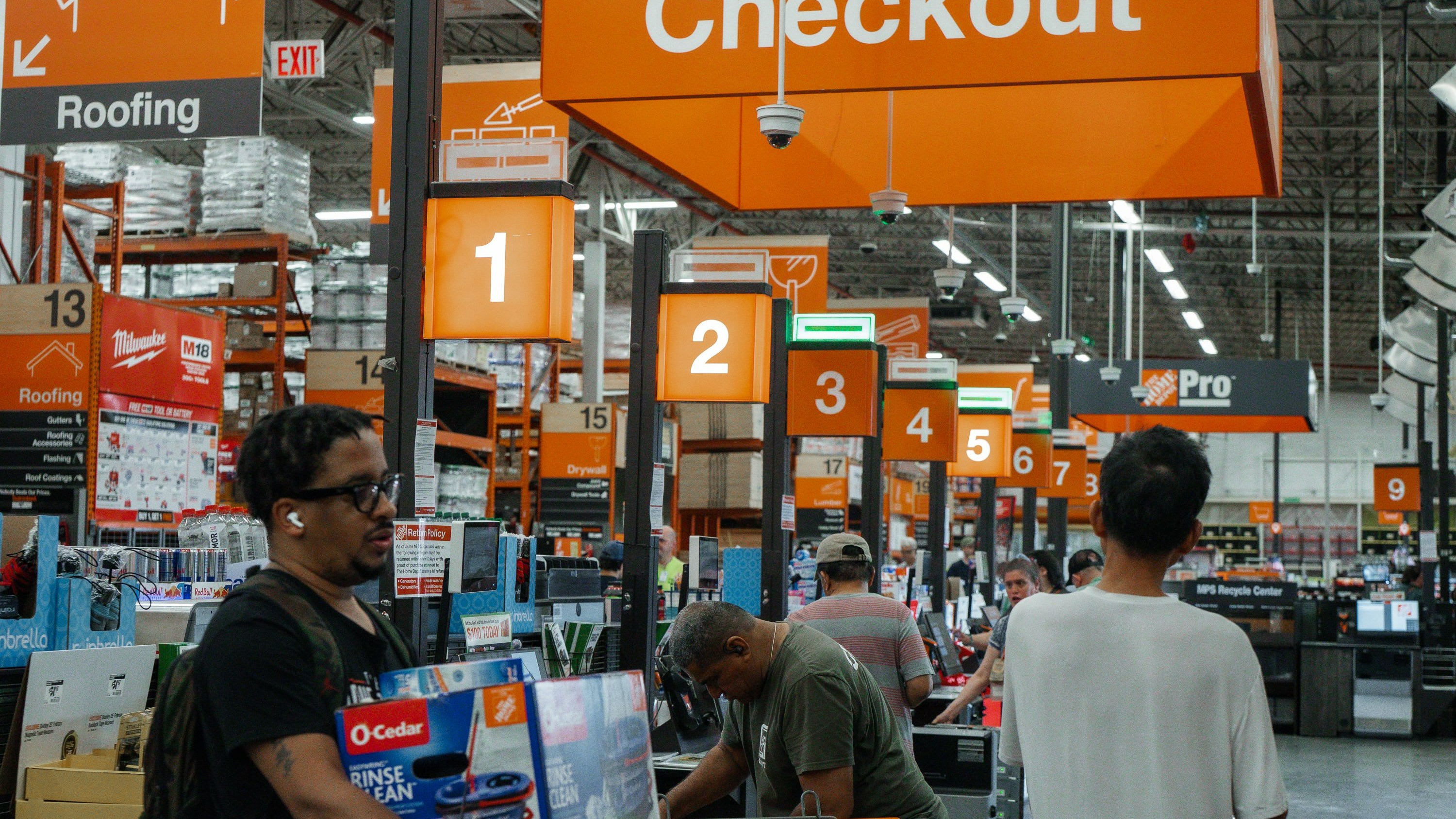 Home Depot still faces frozen housing market