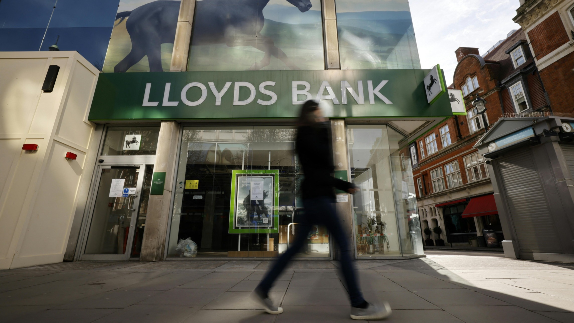 Lloyds offers £150k for new motor finance compliance lead
