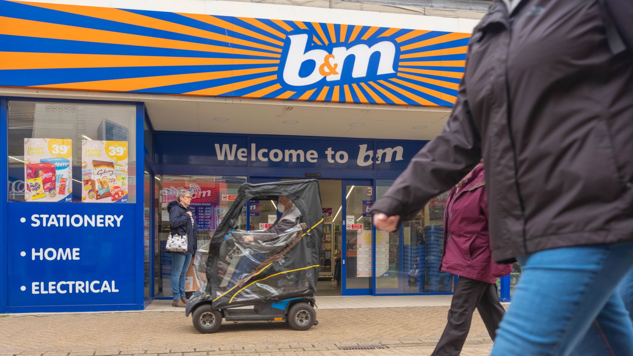 B&M under pressure as profits slump - Investors' Chronicle