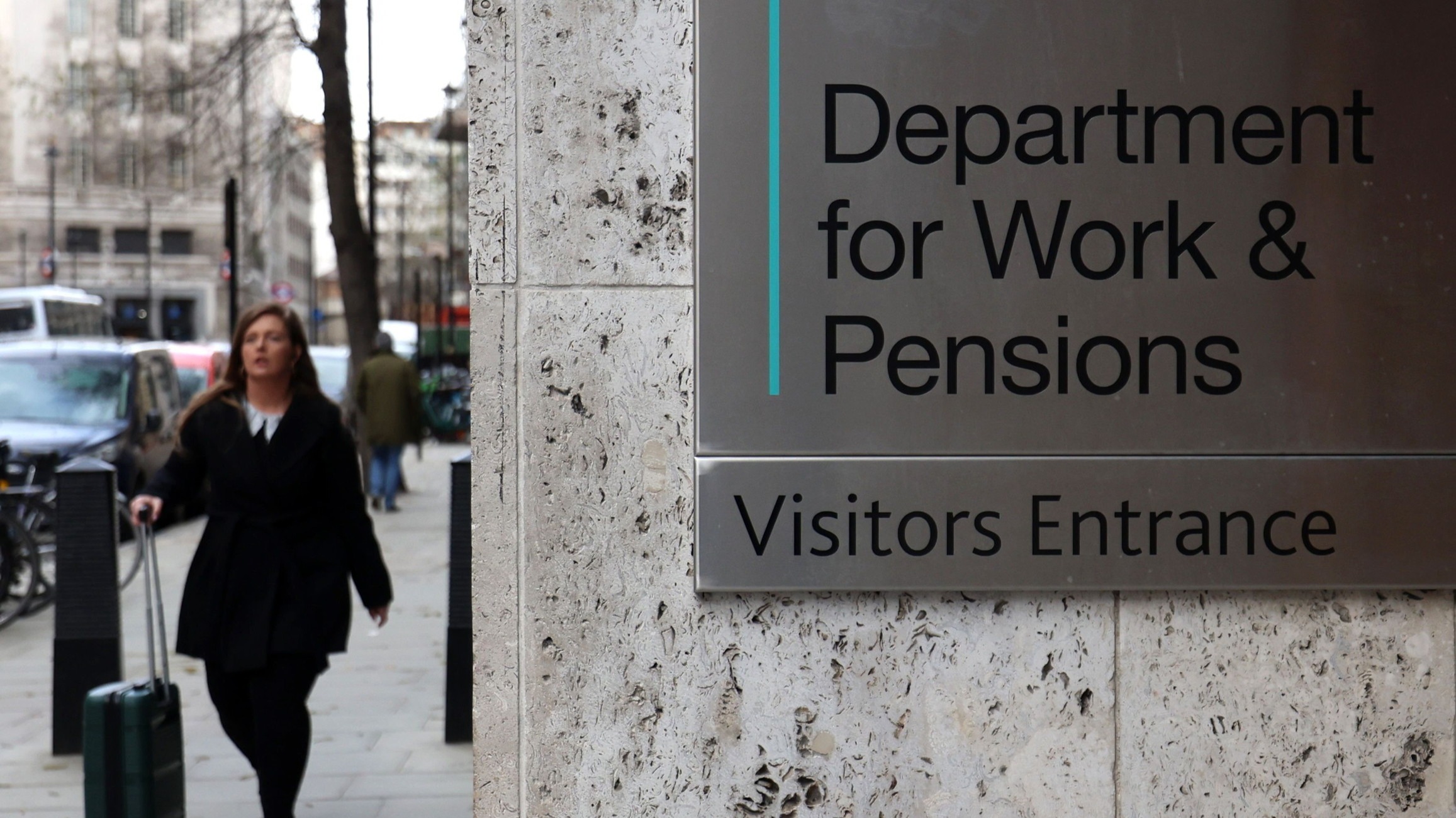 Pension savers lack confidence to navigate retirement decisions, DWP finds