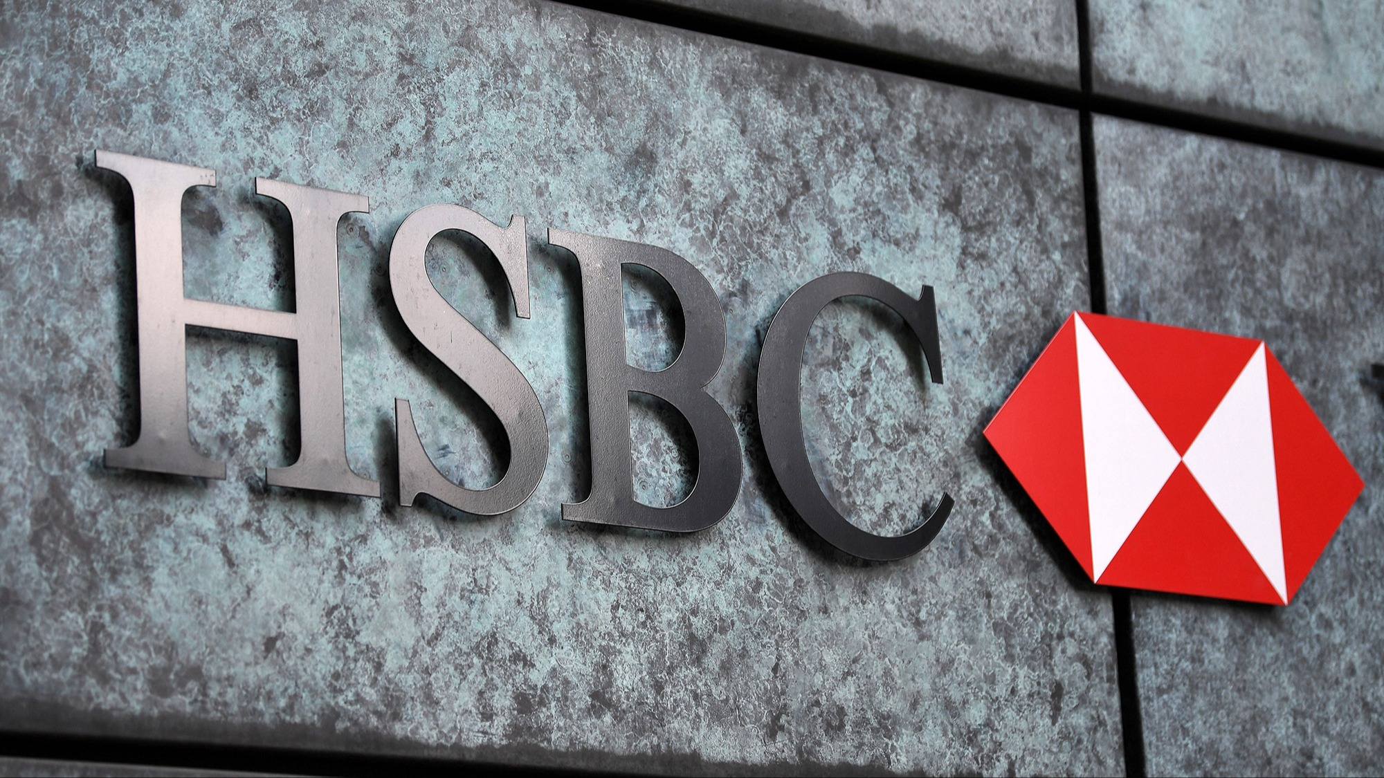 HSBC ‘on track’ for £300bn market cap, says executive; Revolut applies for banking licence in Peru