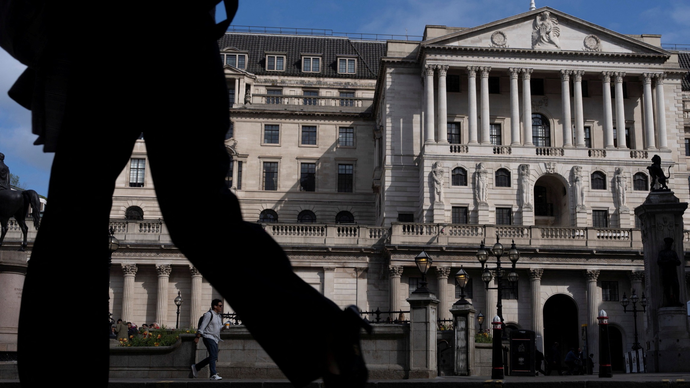 Interest rates cut as debate heats up inside the Bank of England ...