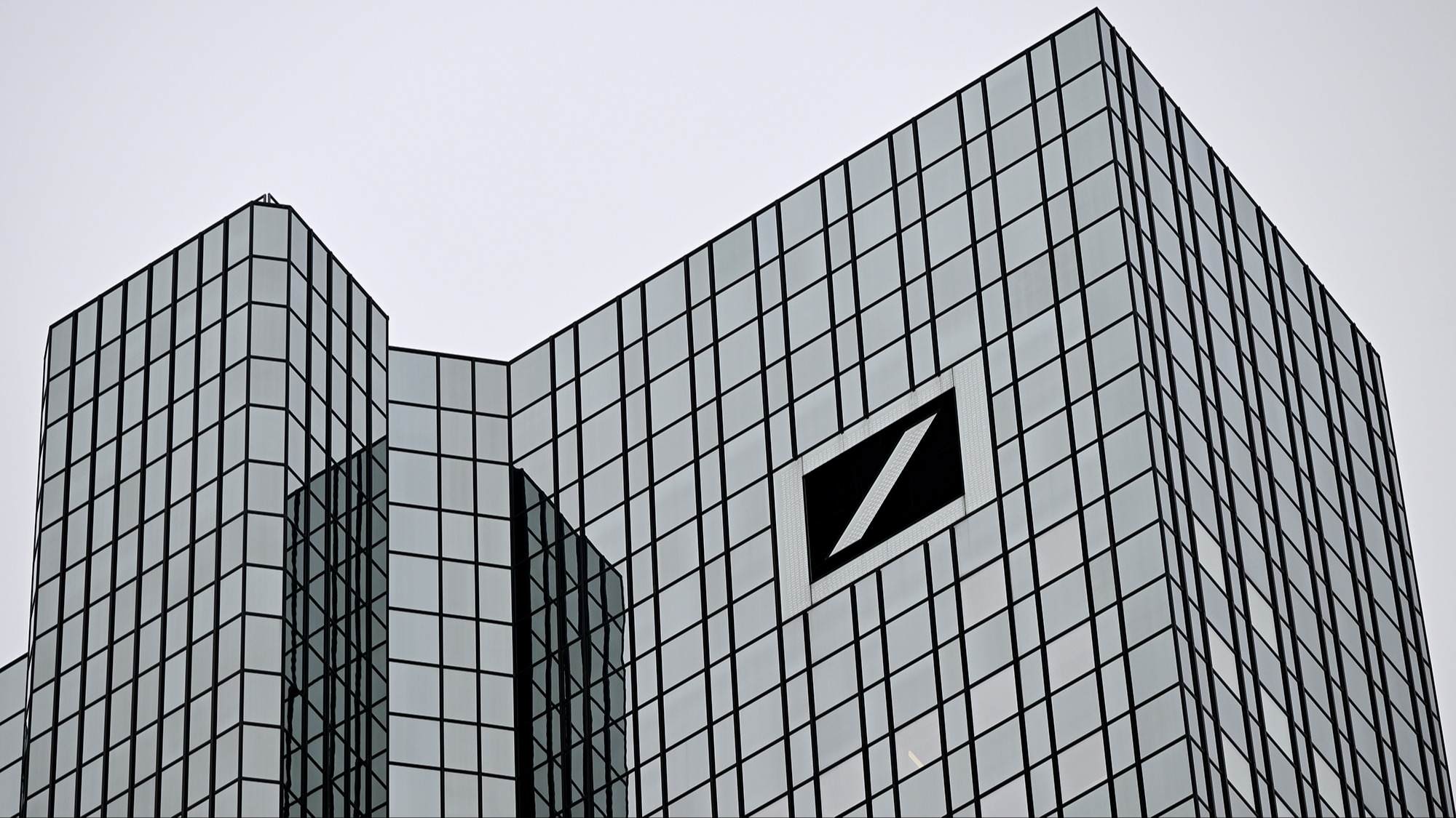 Deutsche Bank traders drive record profits as IB struggles