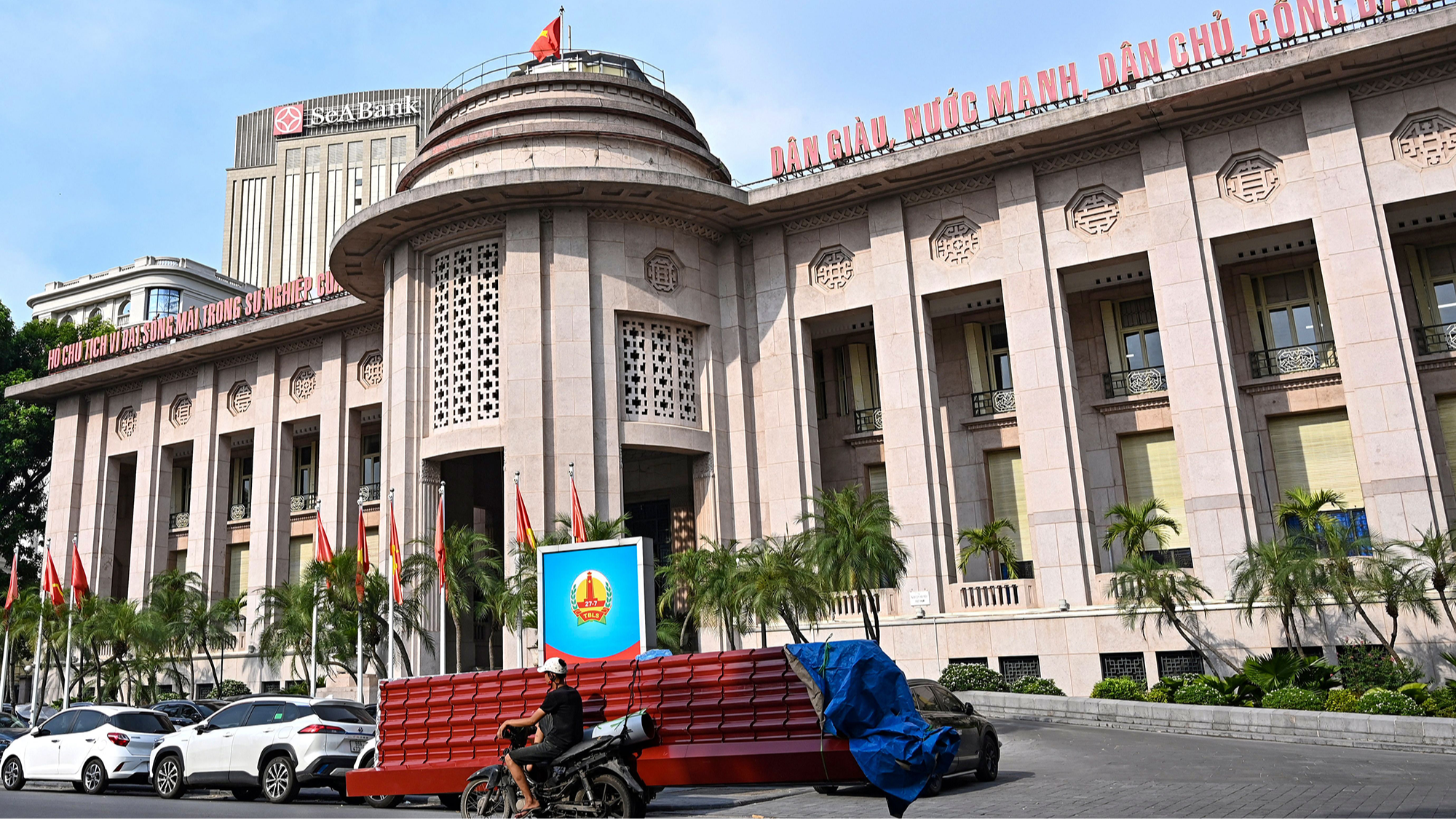 Middle East conflict weighs on Vietnamese bank credit ratings