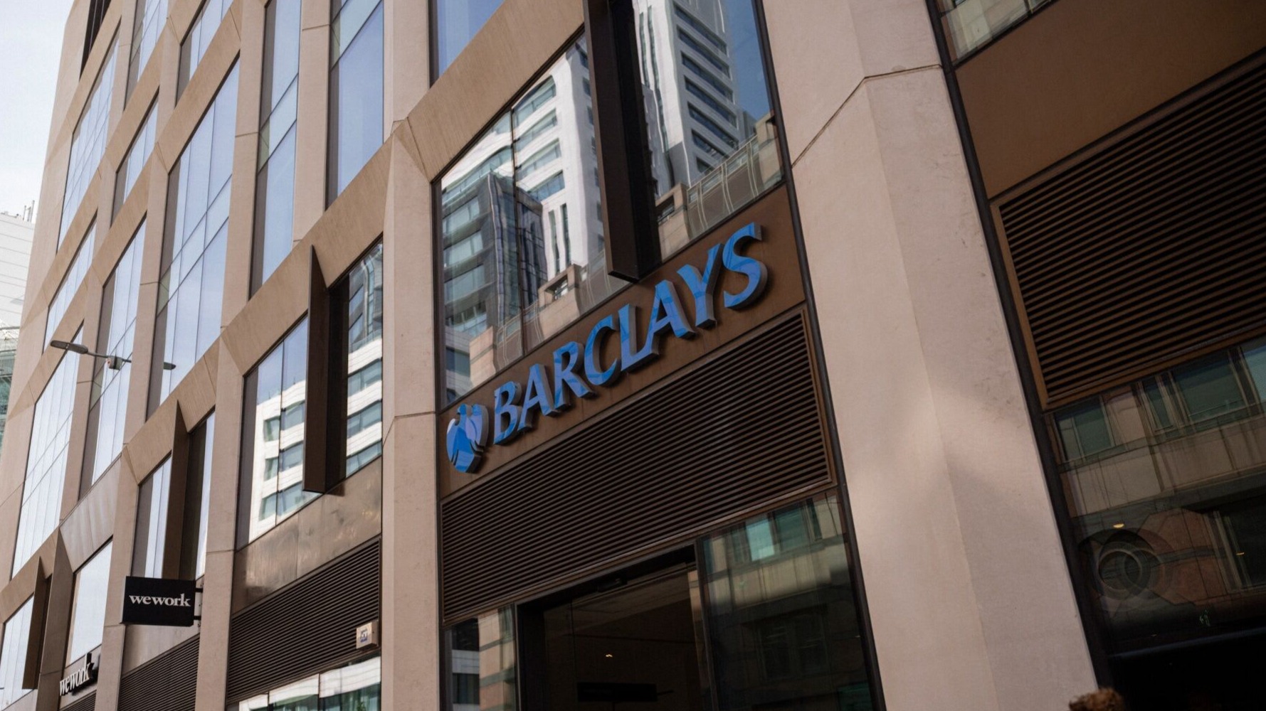 Barclays share price falls as US peers race ahead