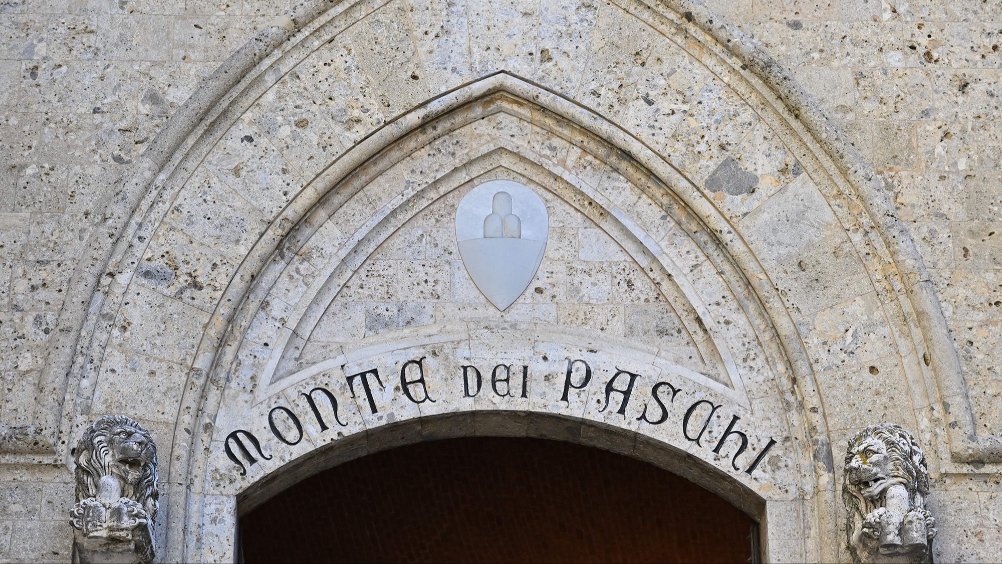 MPS faces Italian investigation over Mediobanca deal; Amazon and Walmart expand lending push in India