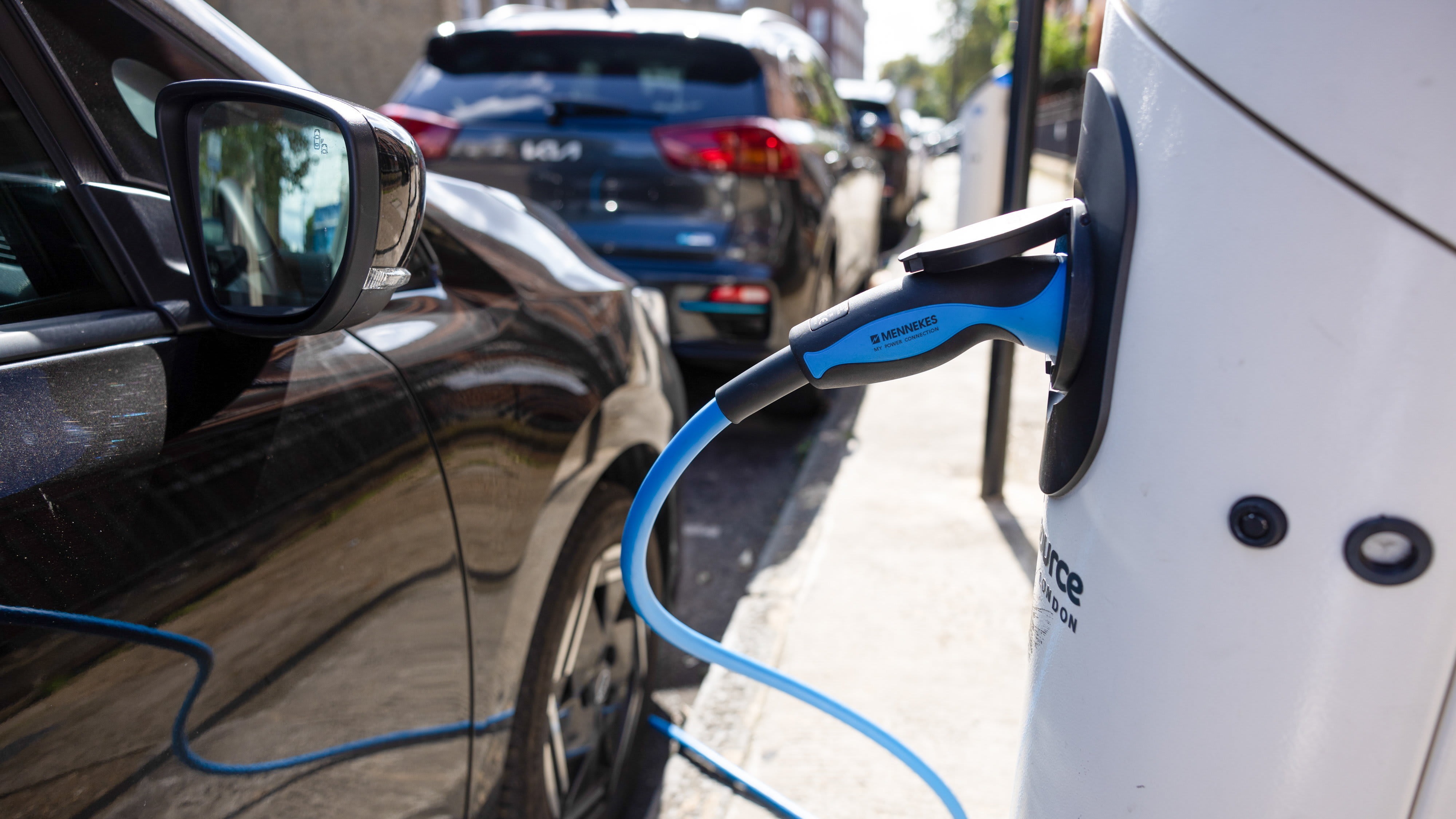 Investment warning as UK proposes weakening EV targets