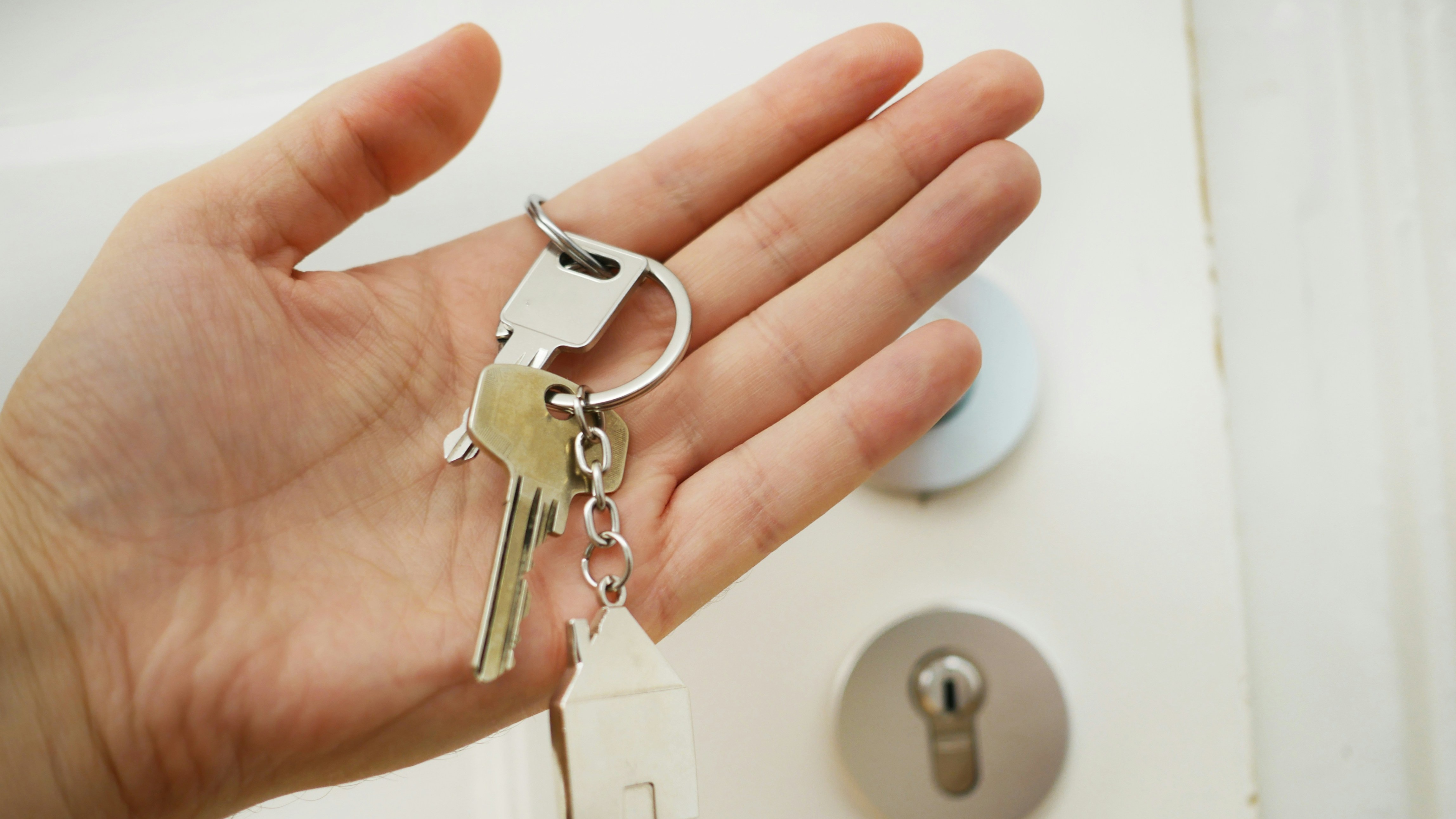 Borrowers ‘remain cautious’ as BoE highlights mortgage lending slump